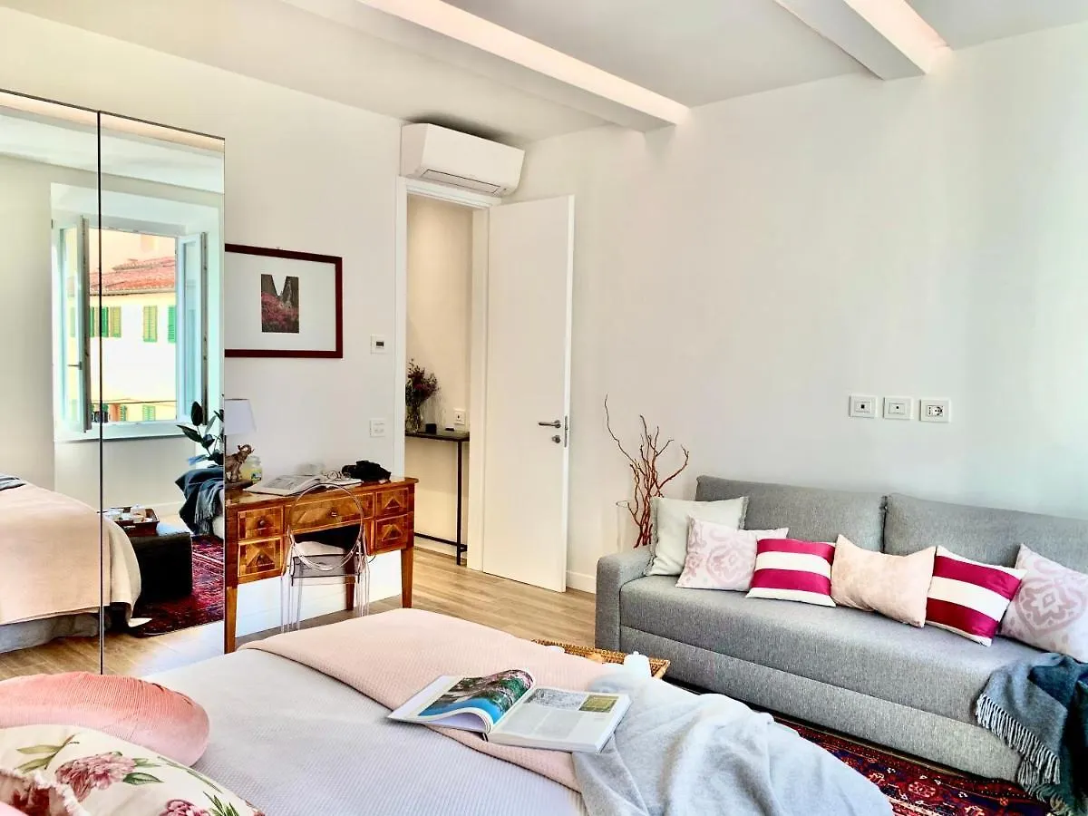 Nr8 - Santa Croce Apartment فلورنس